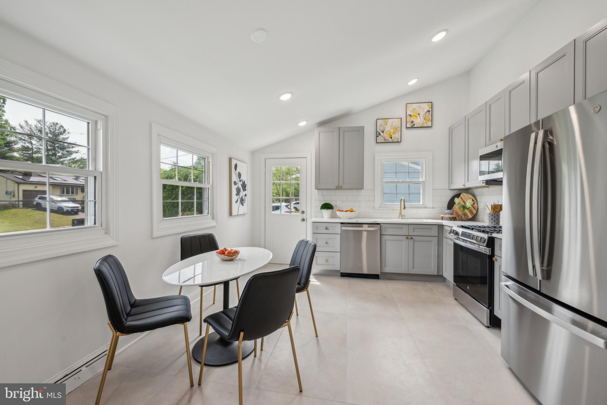 6 N SUNSET DRIVE