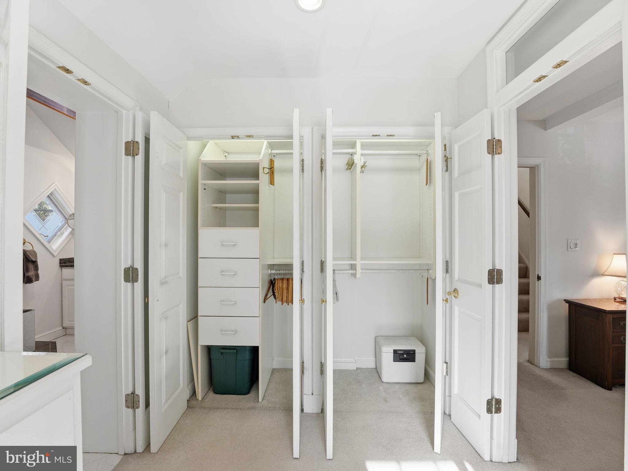 LYON VILLAGE - Residential