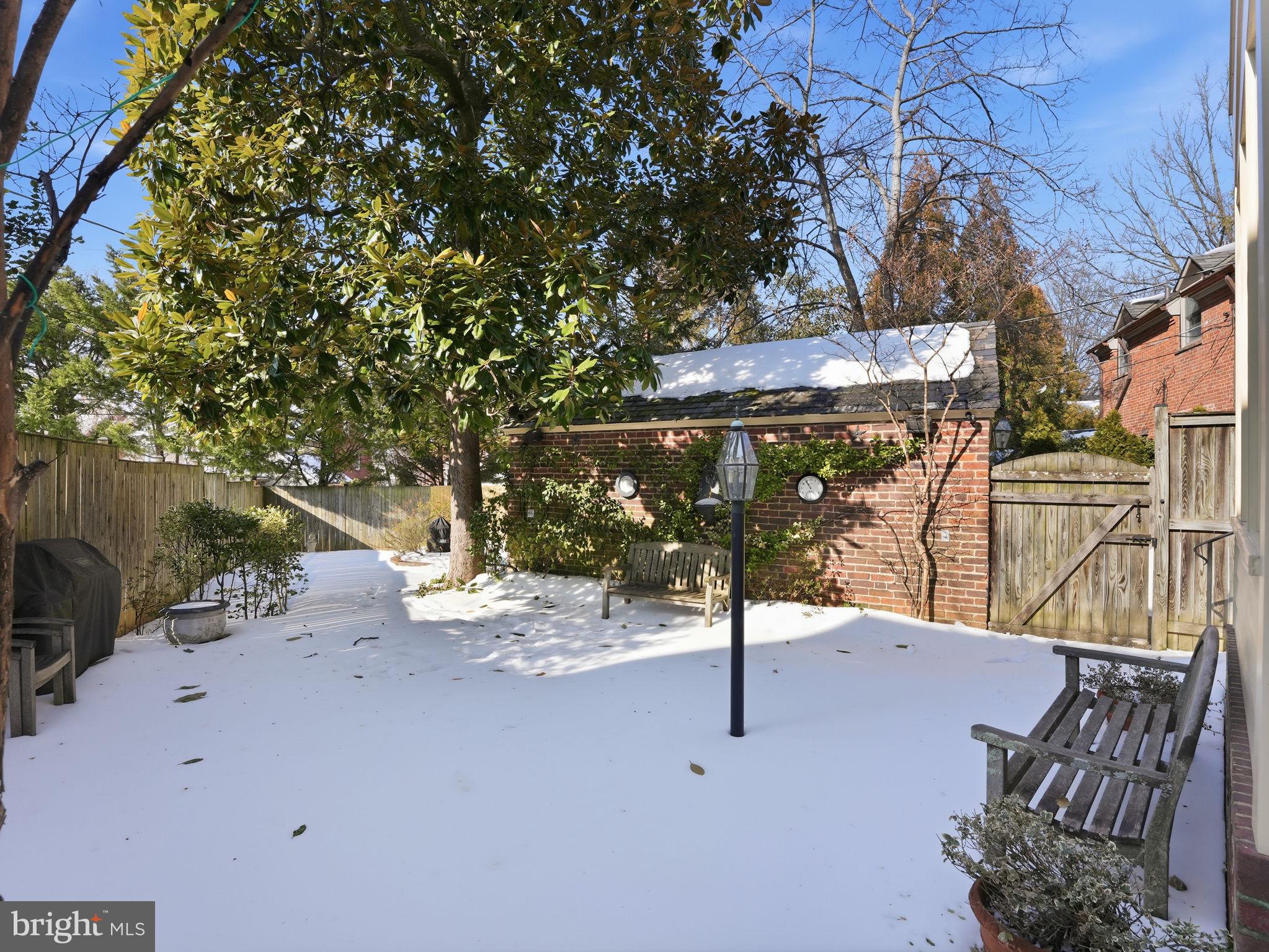 LYON VILLAGE - Residential