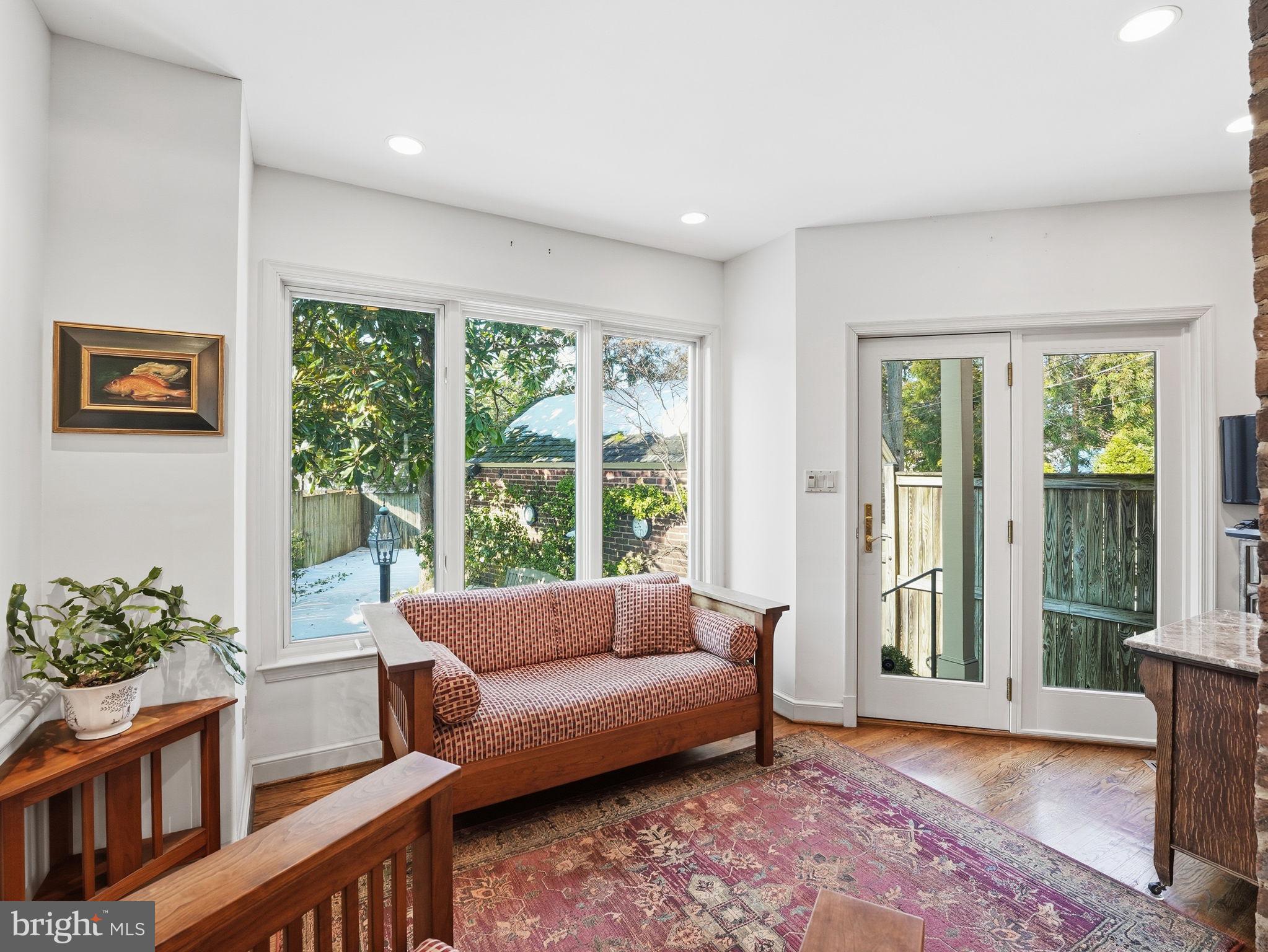 LYON VILLAGE - Residential