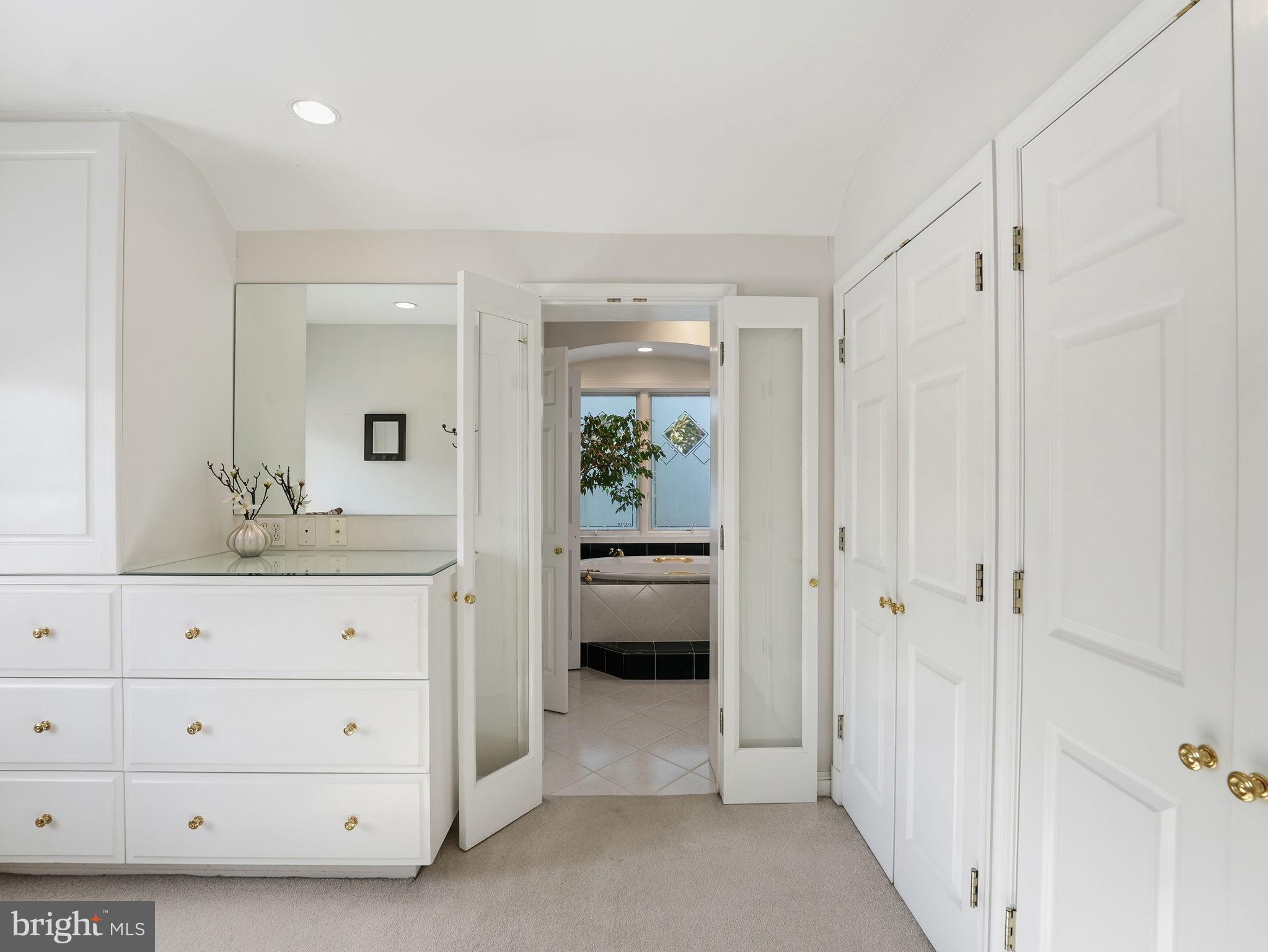 LYON VILLAGE - Residential