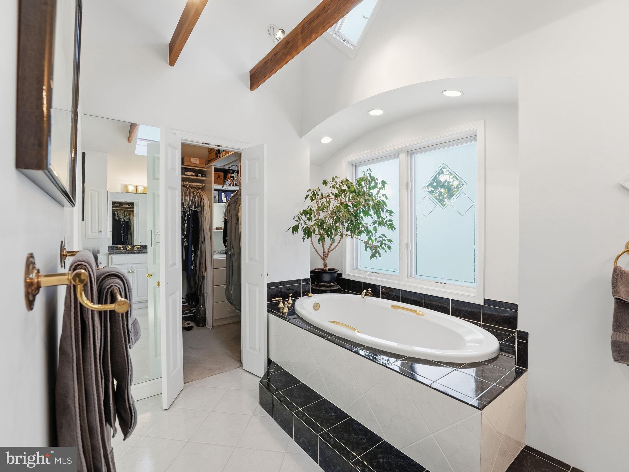 LYON VILLAGE - Residential