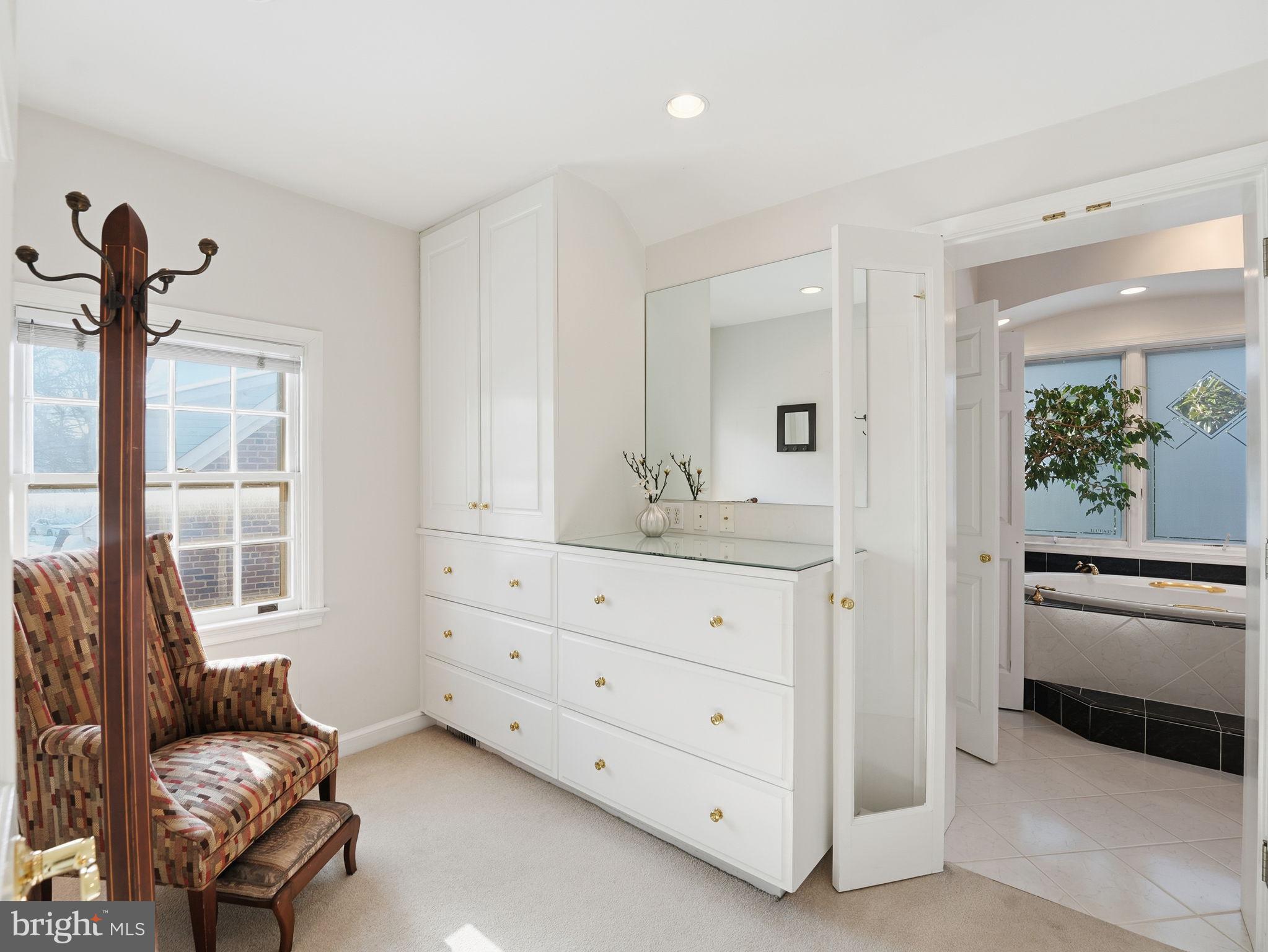 LYON VILLAGE - Residential