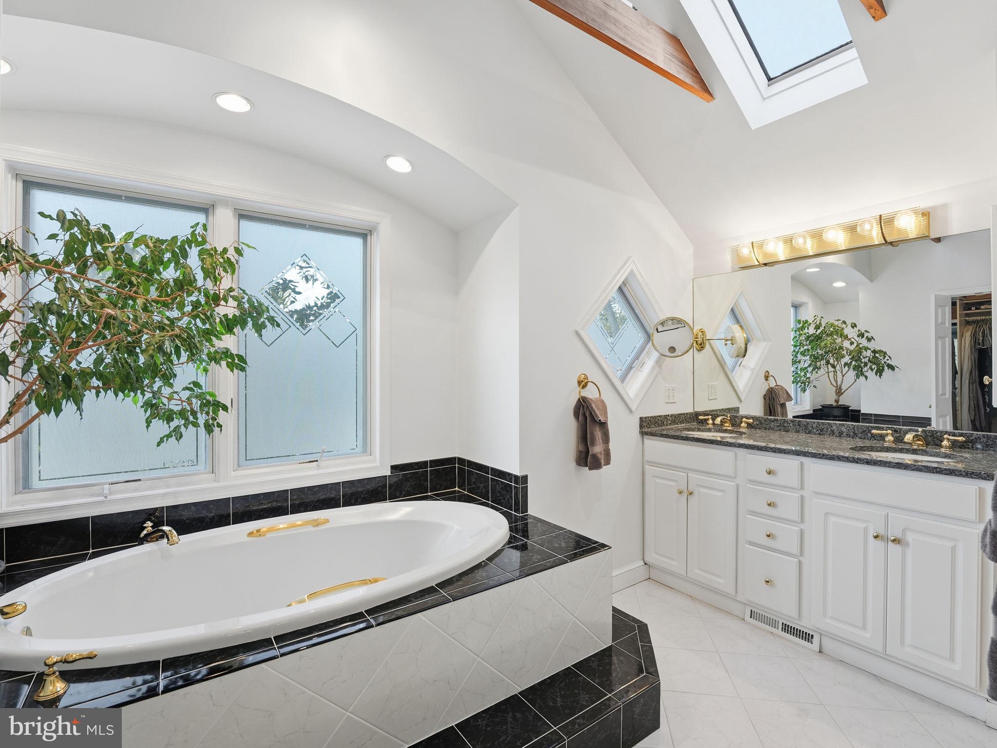 LYON VILLAGE - Residential