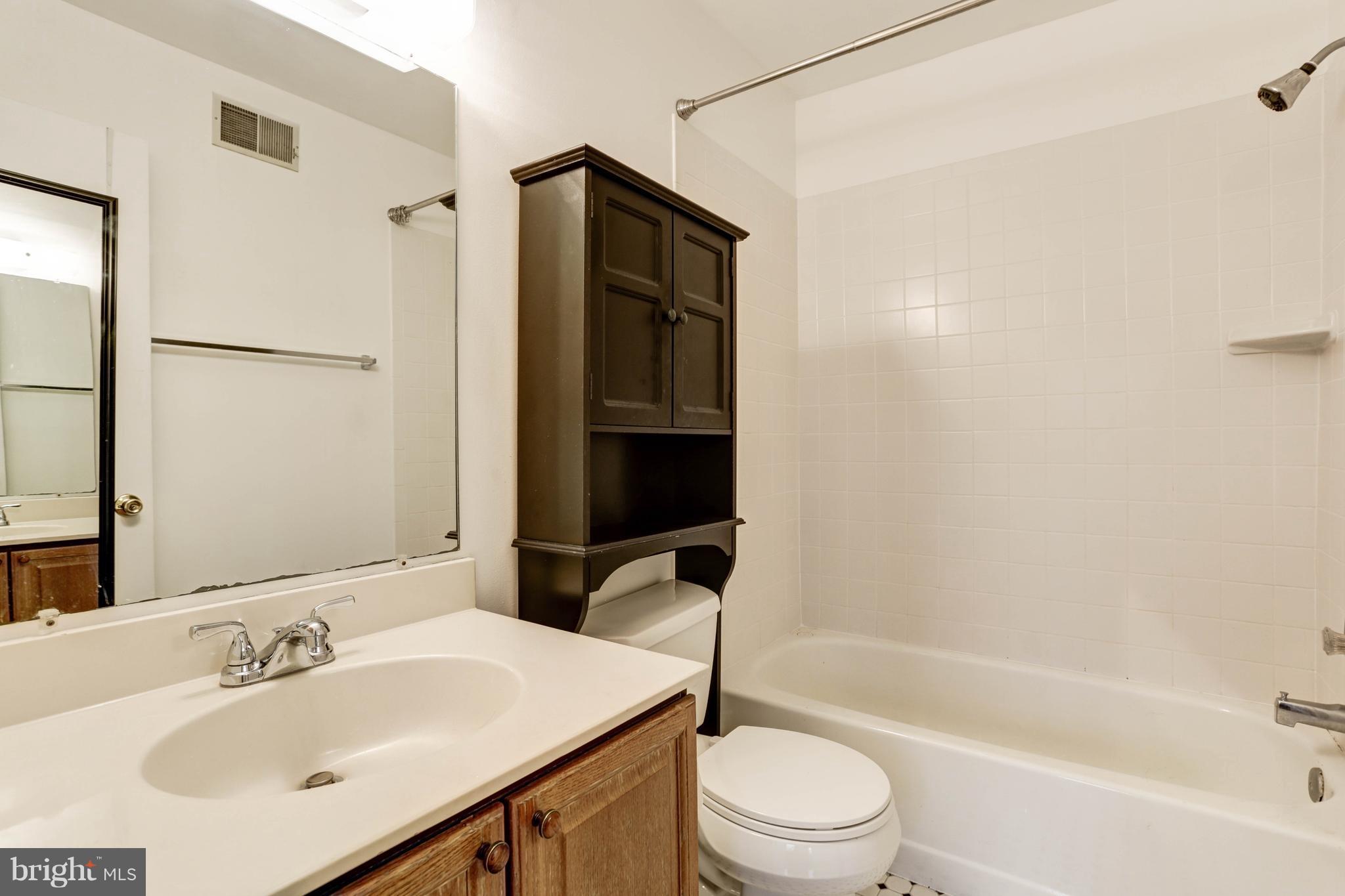 GUNNERS LAKE VILLAGE - Residential Lease