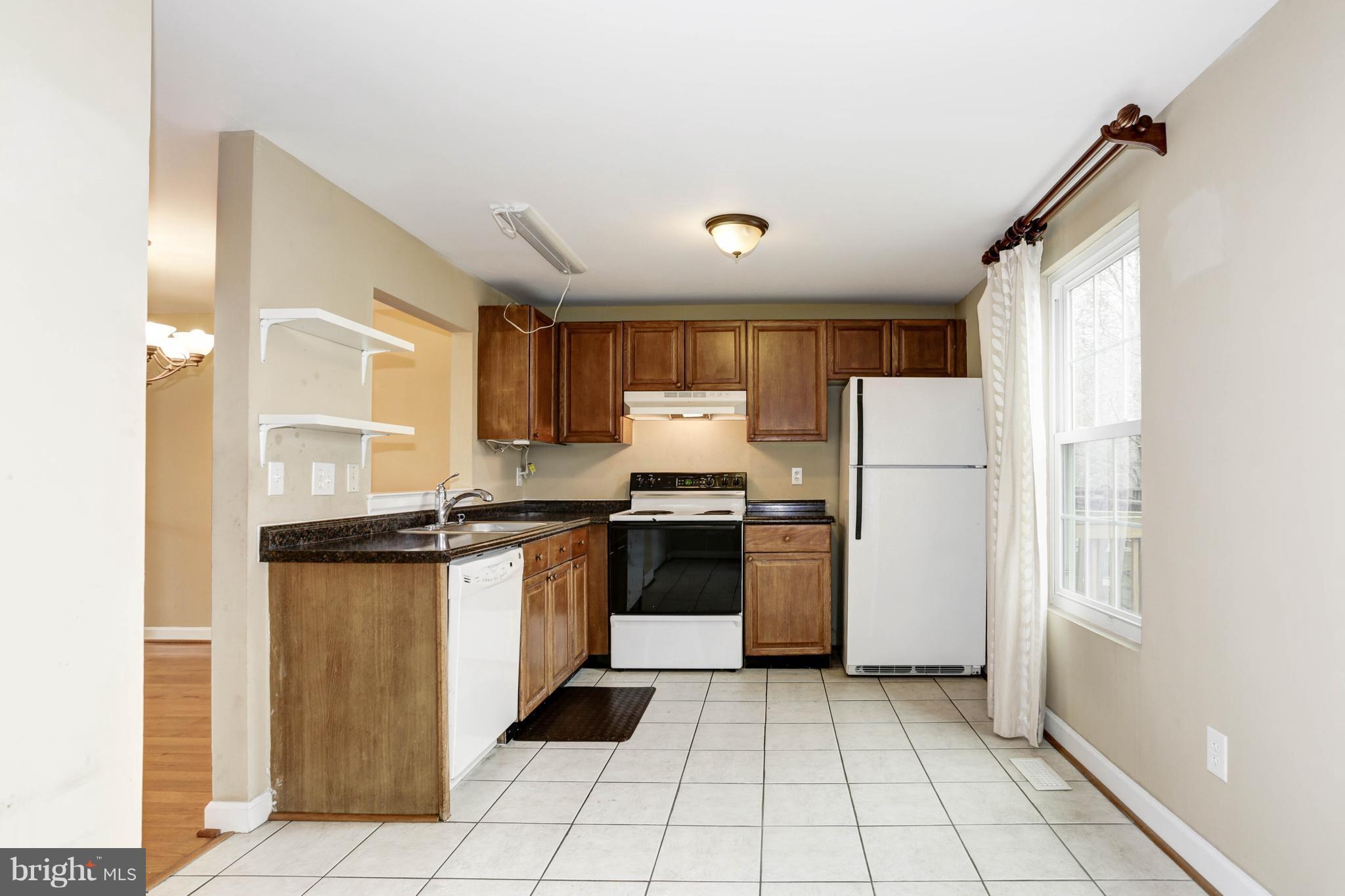 GUNNERS LAKE VILLAGE - Residential Lease