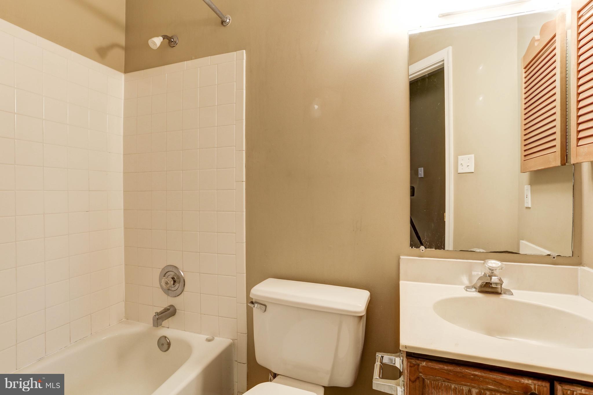 GUNNERS LAKE VILLAGE - Residential Lease