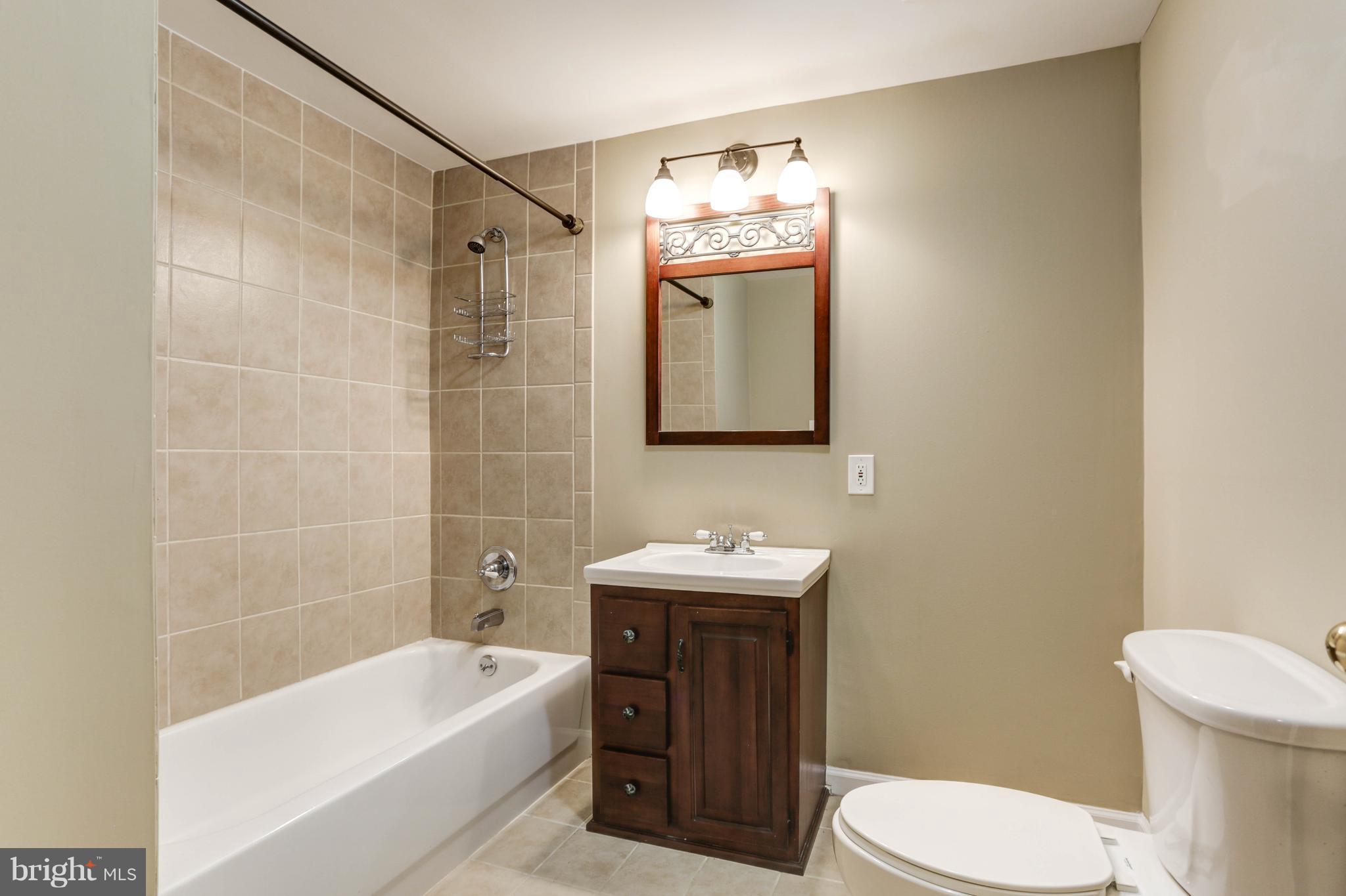 GUNNERS LAKE VILLAGE - Residential Lease