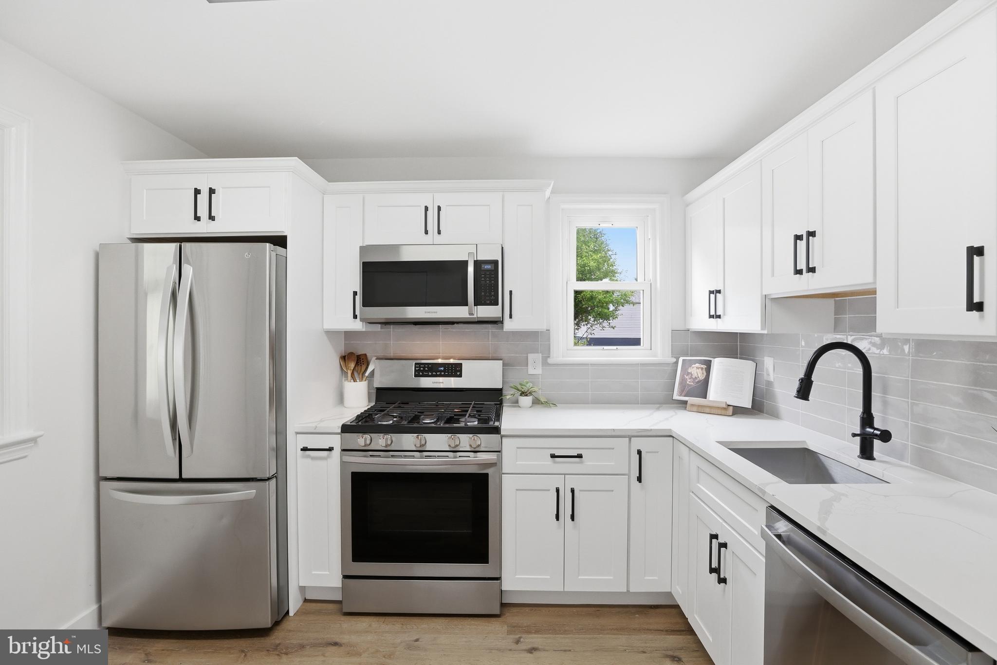 HOLLYWOOD - Residential