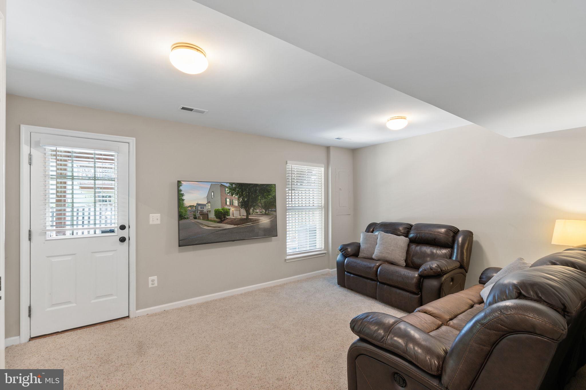 DUKE STREET SQUARE - Residential