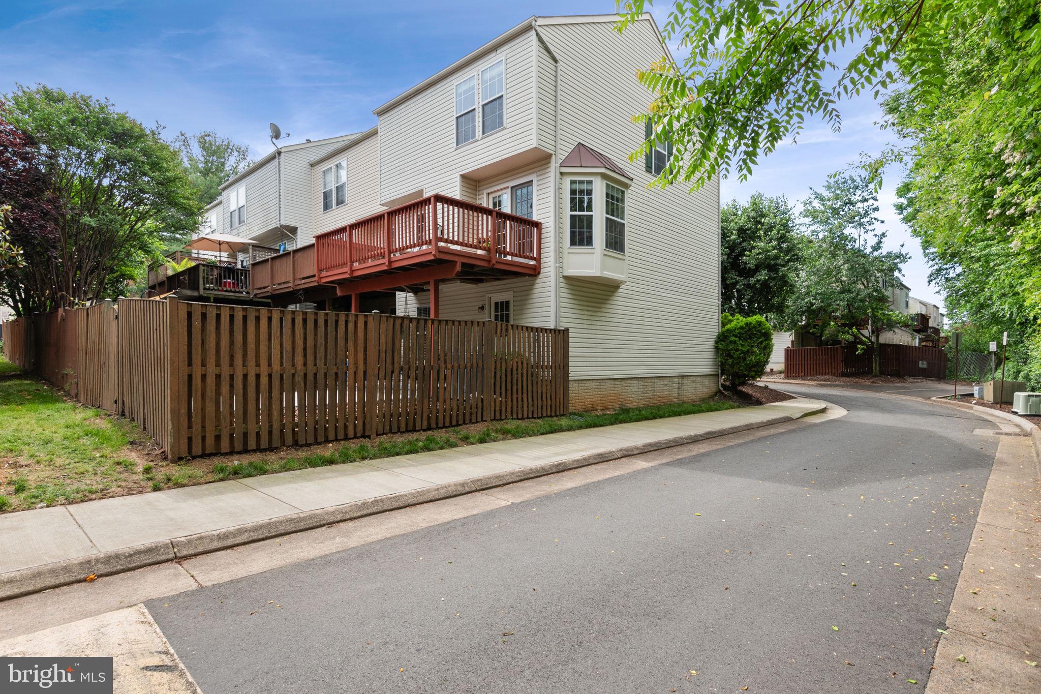 DUKE STREET SQUARE - Residential