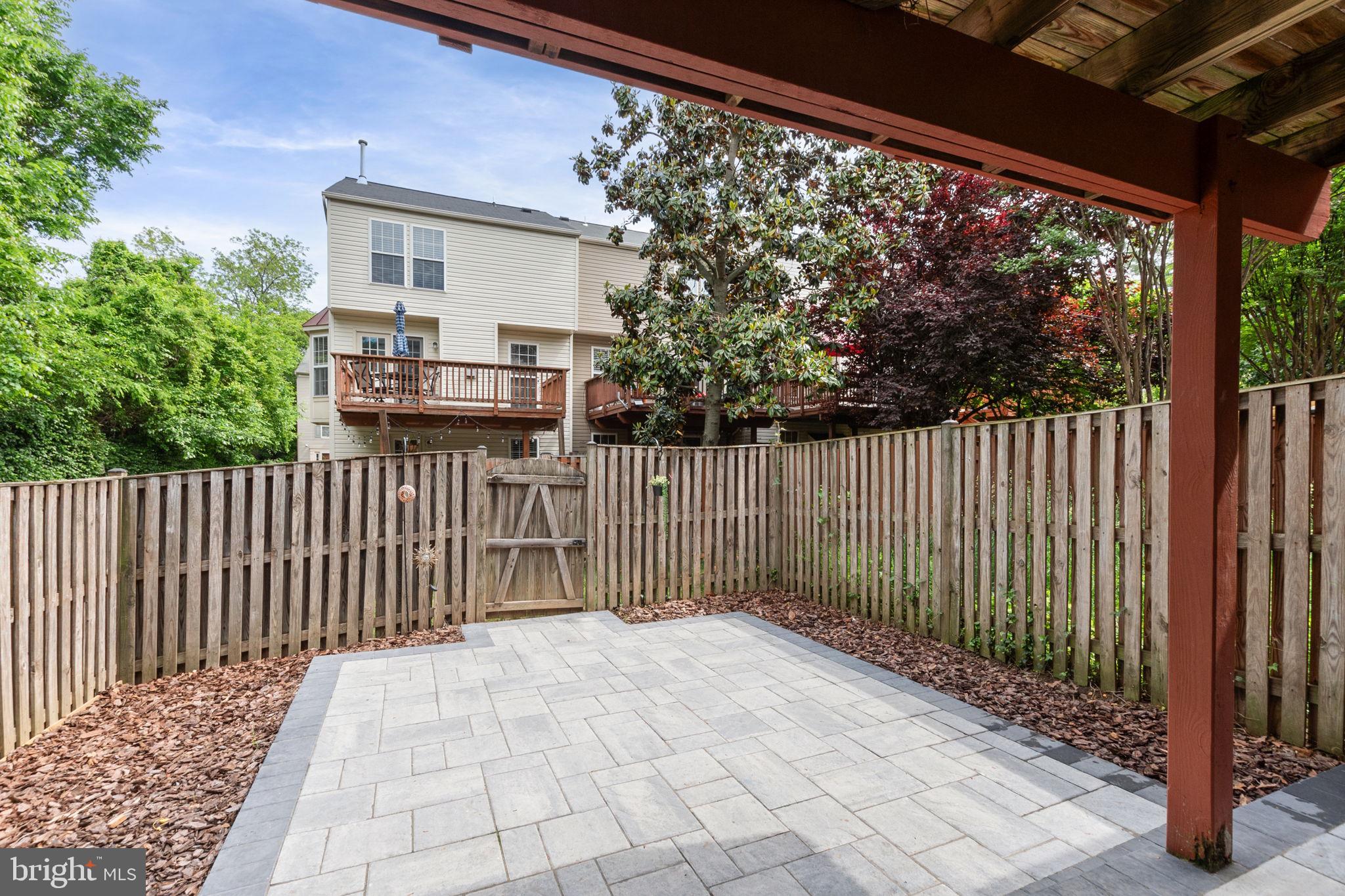 DUKE STREET SQUARE - Residential