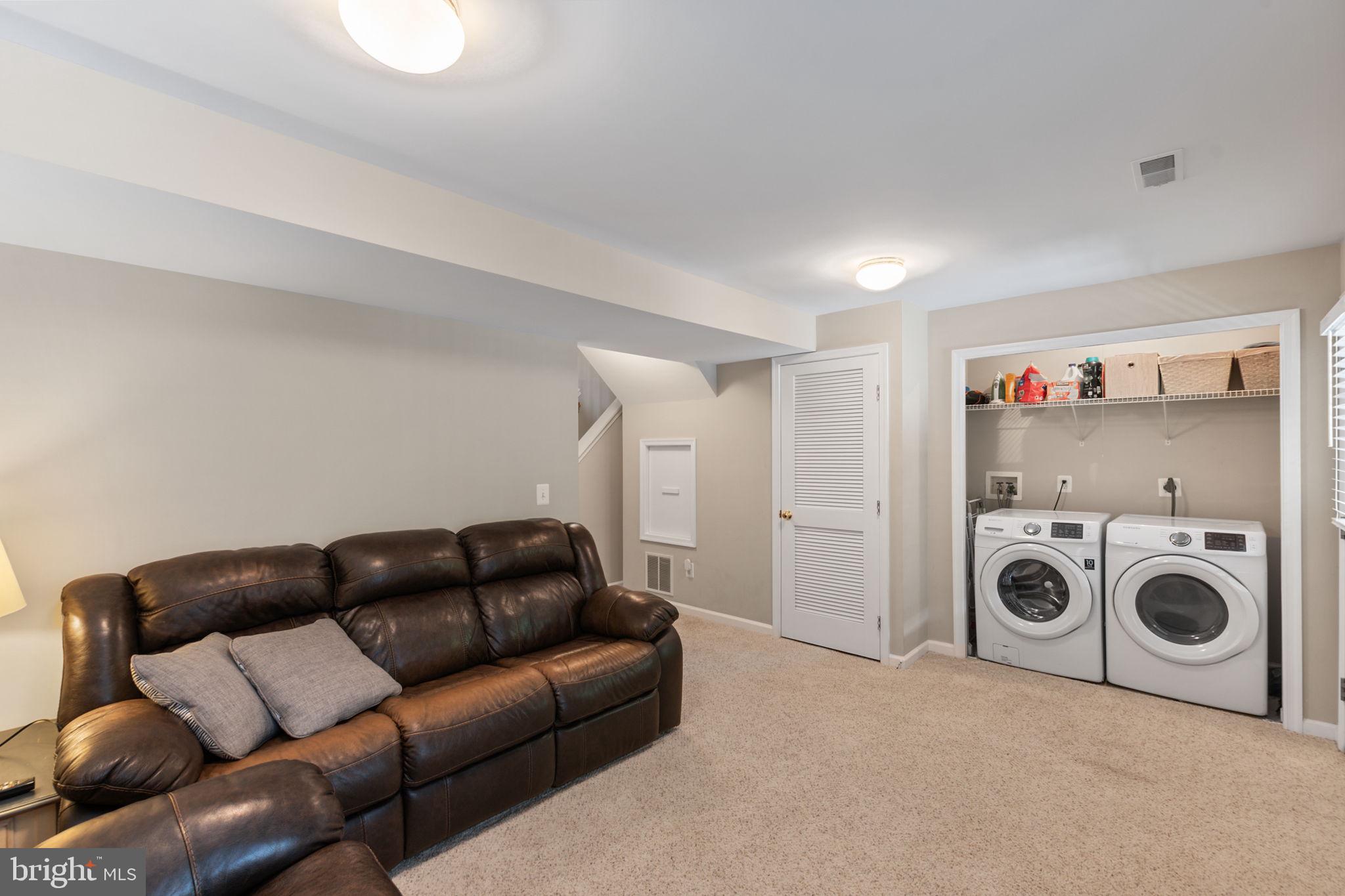 DUKE STREET SQUARE - Residential