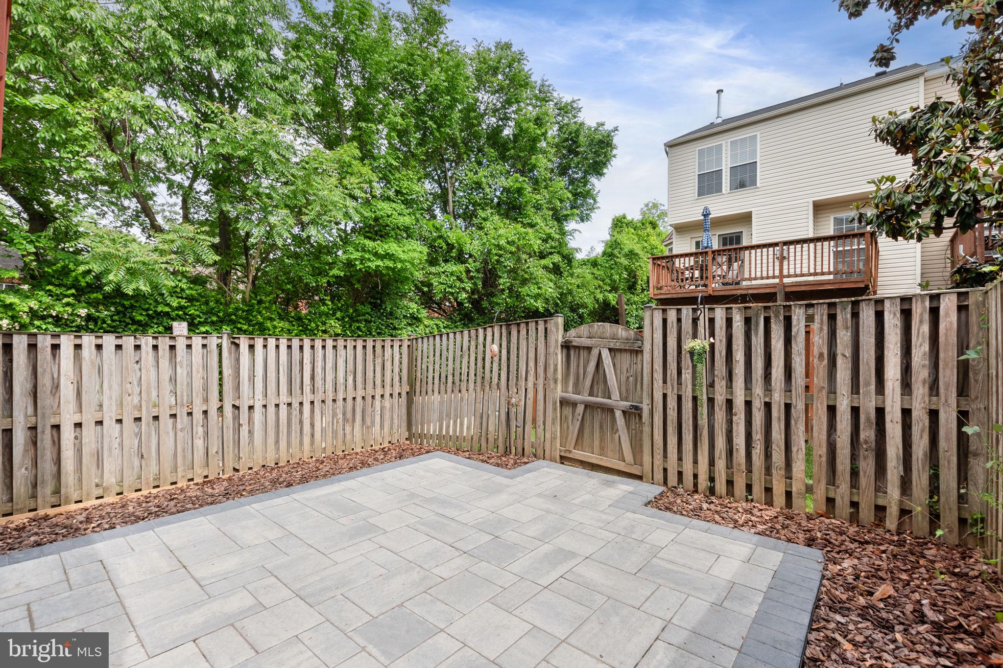 DUKE STREET SQUARE - Residential