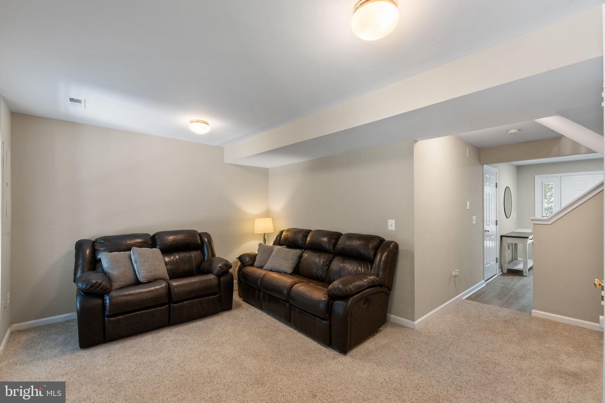 DUKE STREET SQUARE - Residential