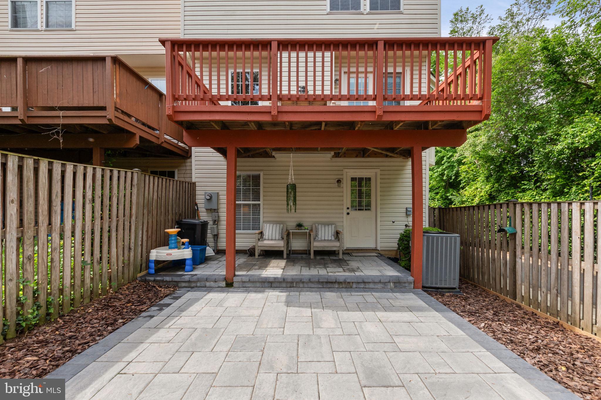 DUKE STREET SQUARE - Residential