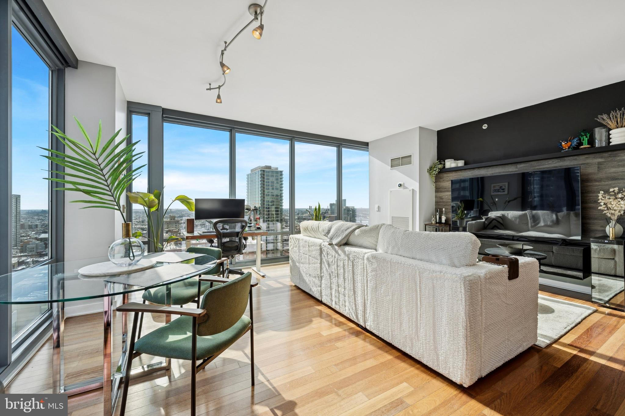 2101 MARKET STREET 2306