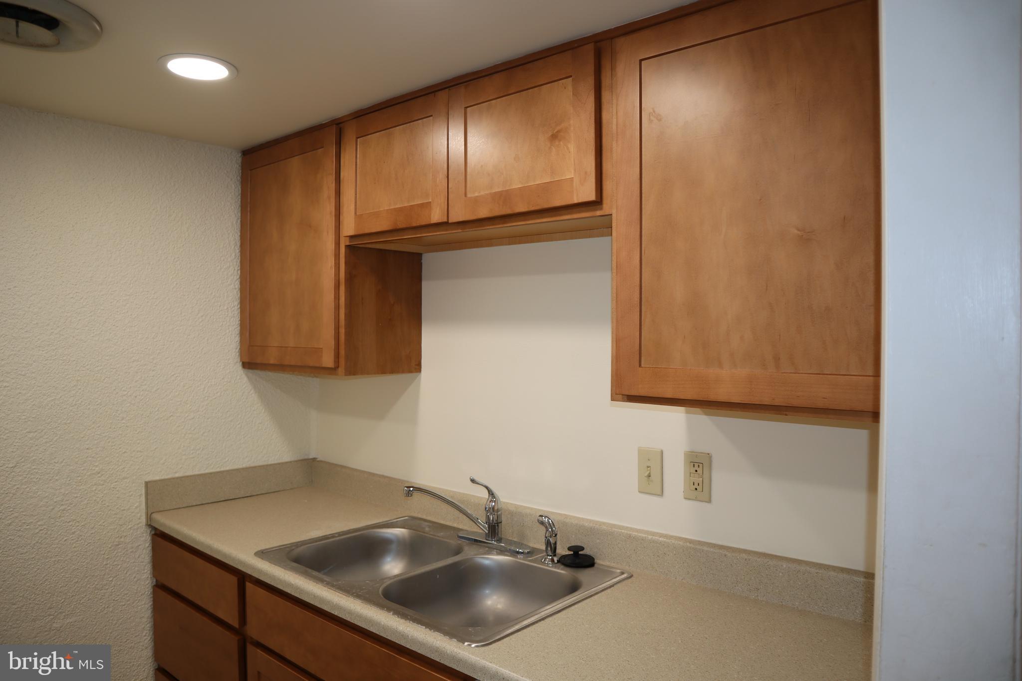 COLONIAL VILLAGE - Residential Lease