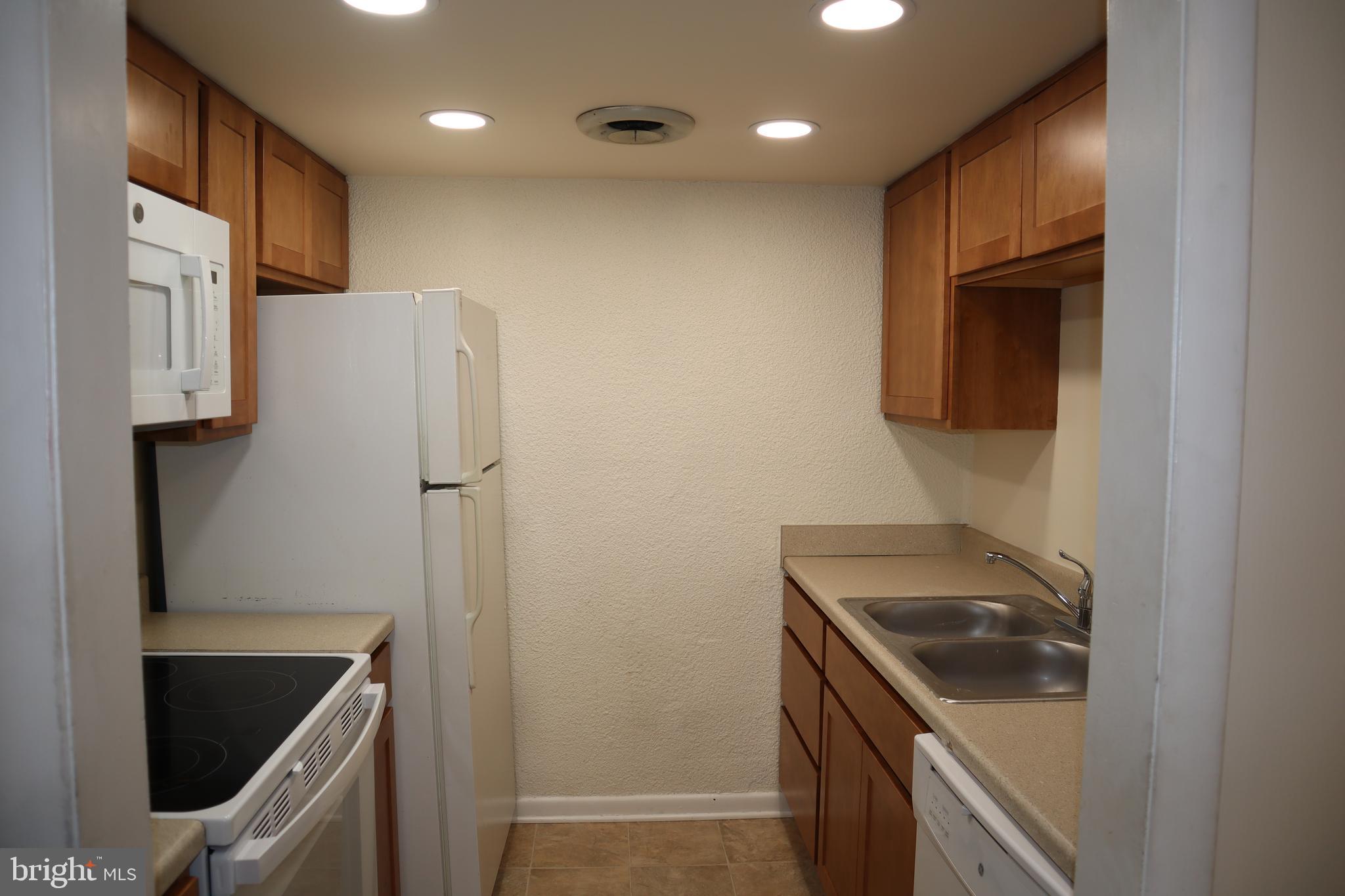 COLONIAL VILLAGE - Residential Lease