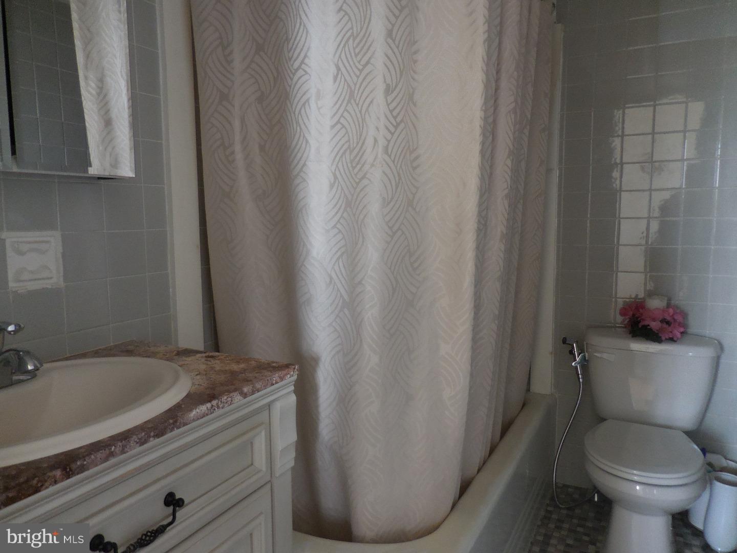 RADNOR HOUSE - Residential Lease