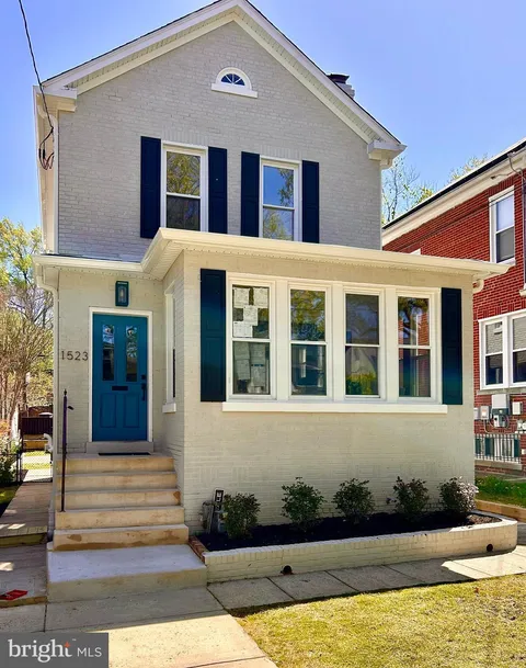 MLS: DCDC2196478