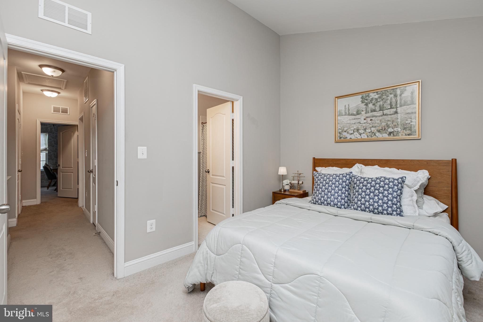 TRIANGLE HIGHLANDS CONDO - Residential