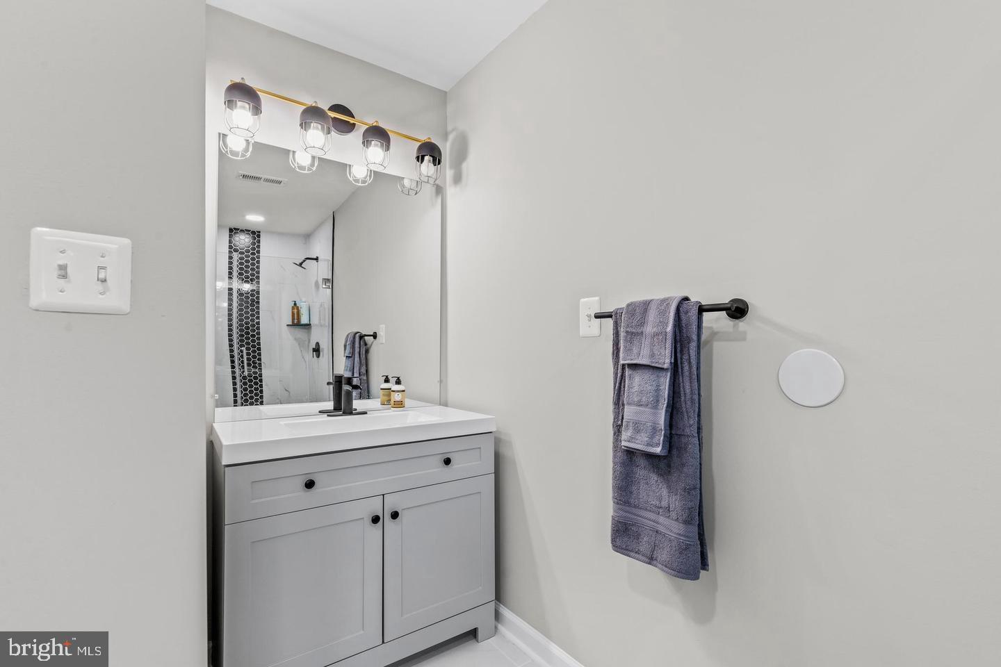 HILLWOOD - Residential Lease