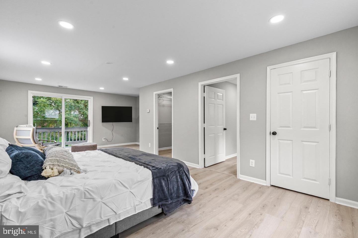 HILLWOOD - Residential Lease