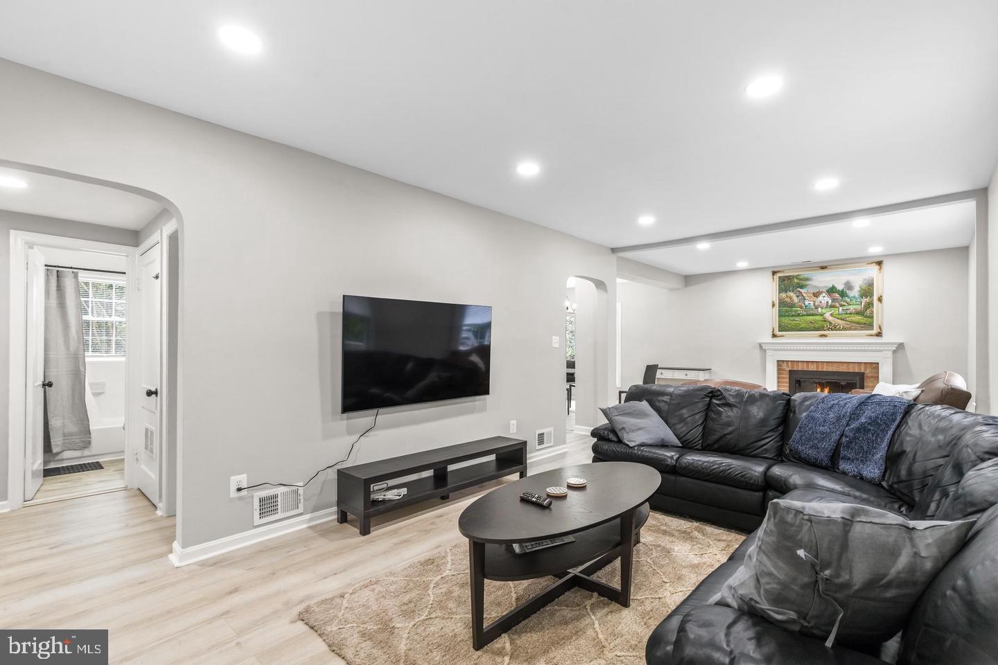 HILLWOOD - Residential Lease