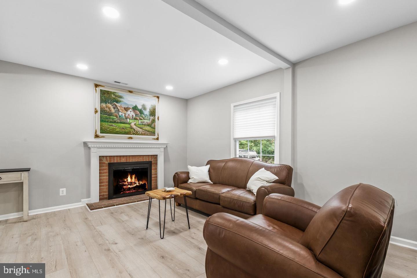 HILLWOOD - Residential Lease