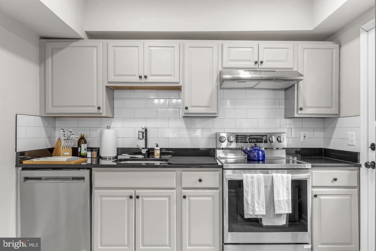 HILLWOOD - Residential Lease