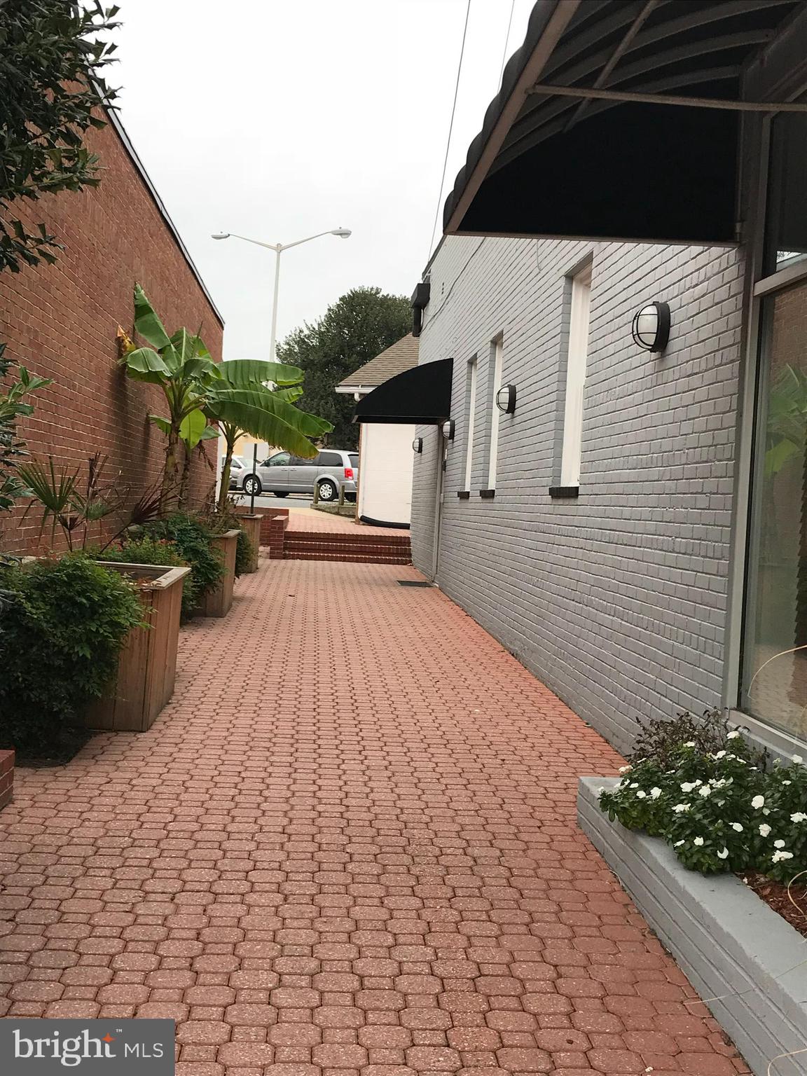 CAMBRIDGE - Commercial Sale