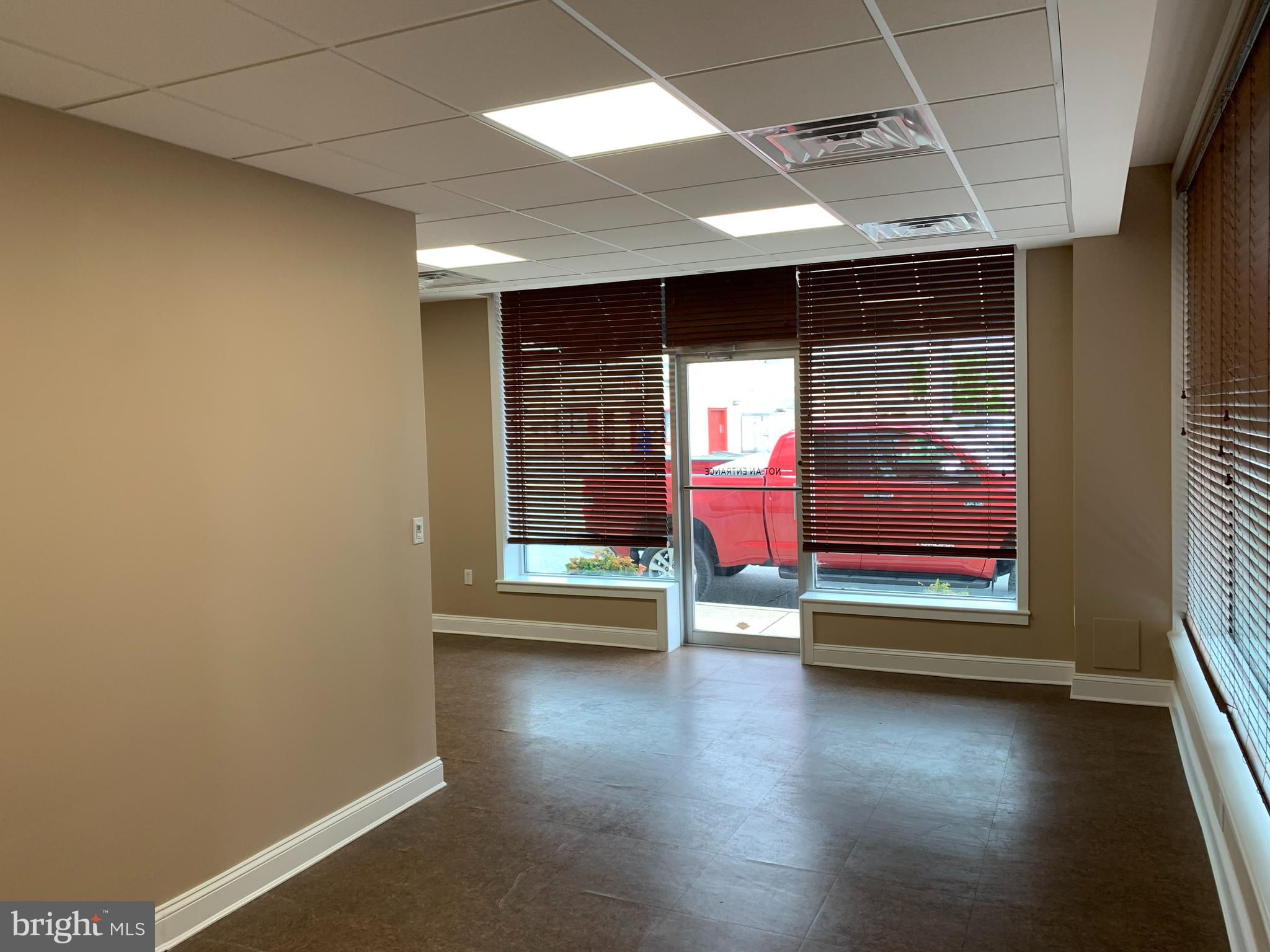 CAMBRIDGE - Commercial Sale