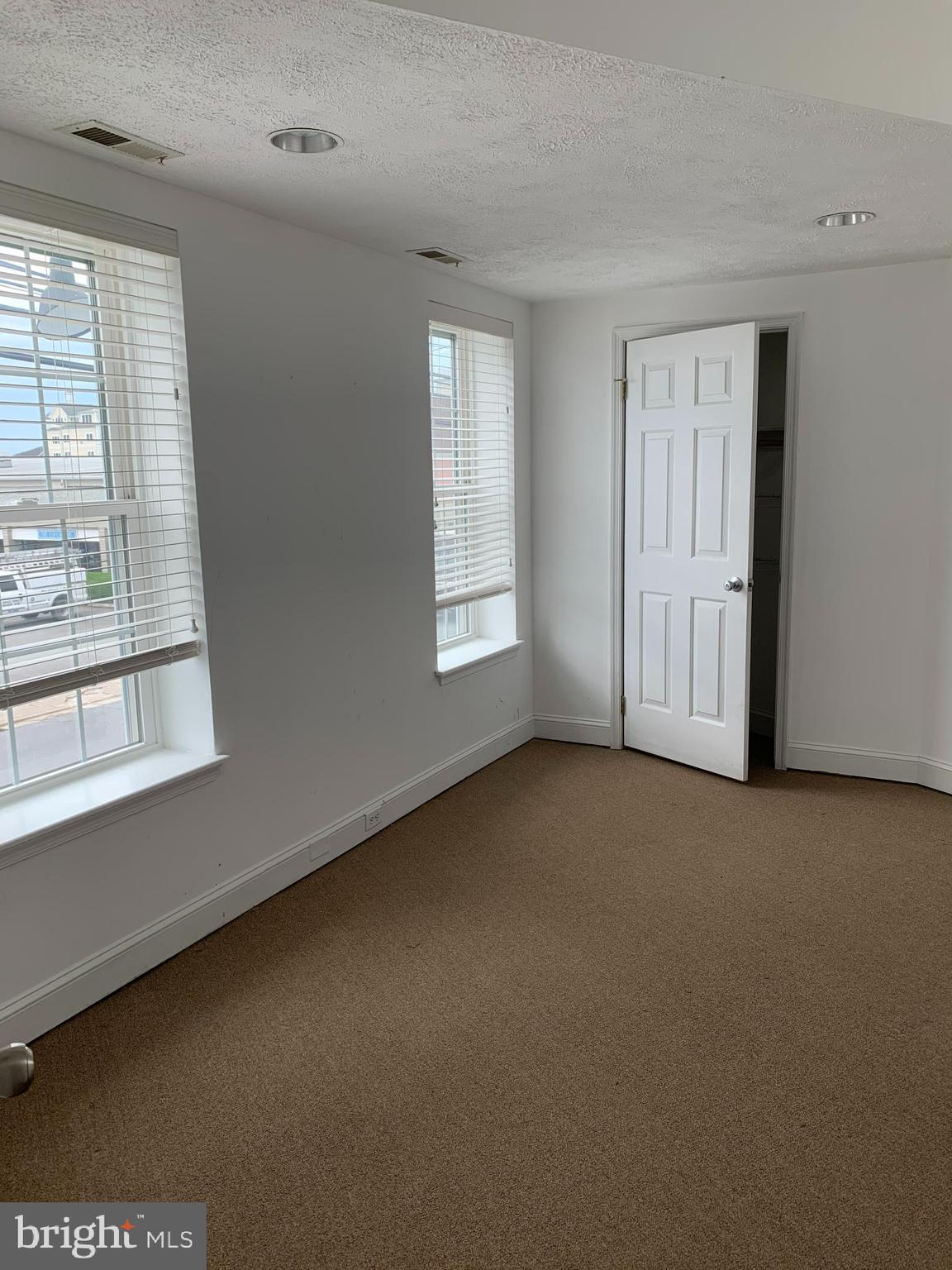 CAMBRIDGE - Commercial Sale