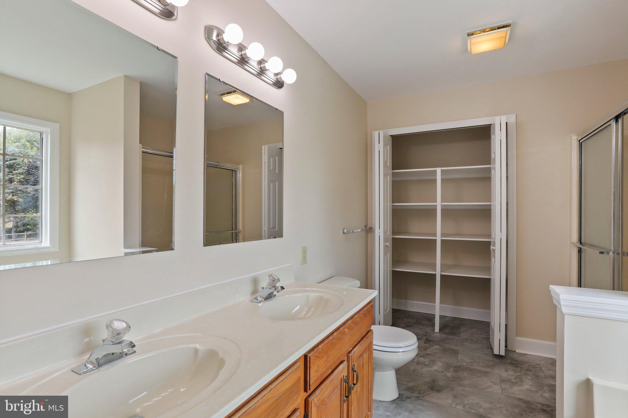 VAN LEAR MANOR - Residential