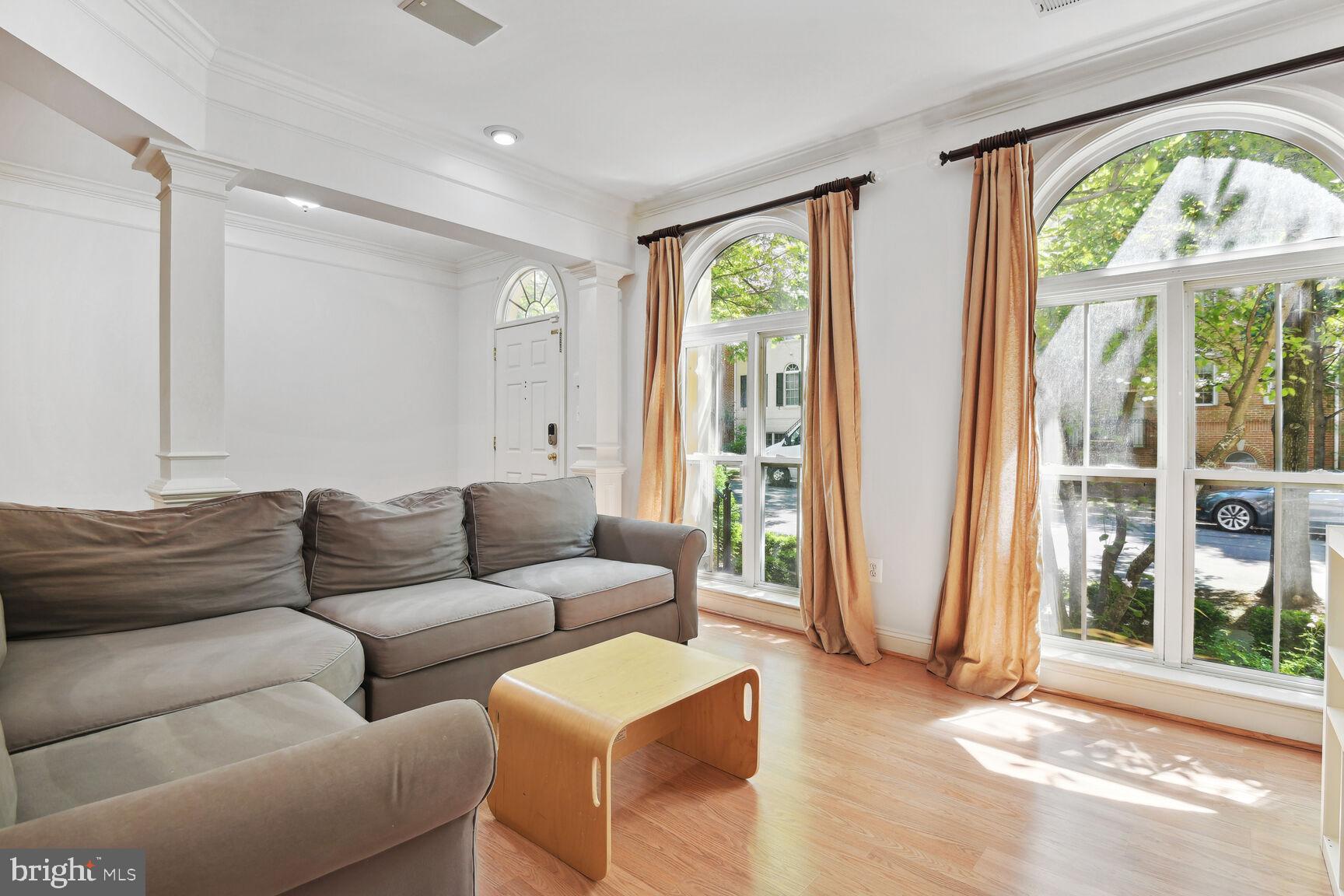 557 LONGHORN CRESCENT