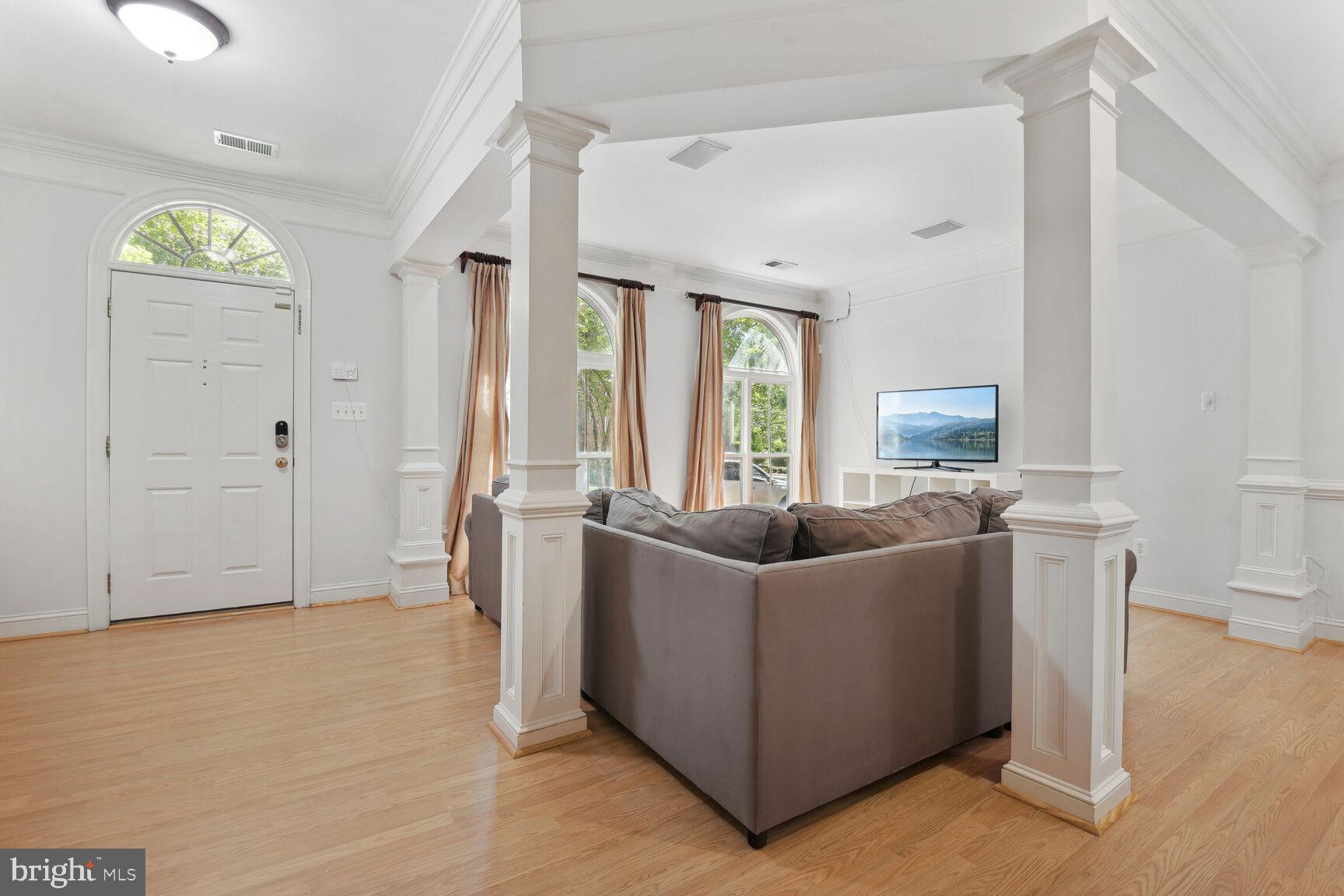 557 LONGHORN CRESCENT