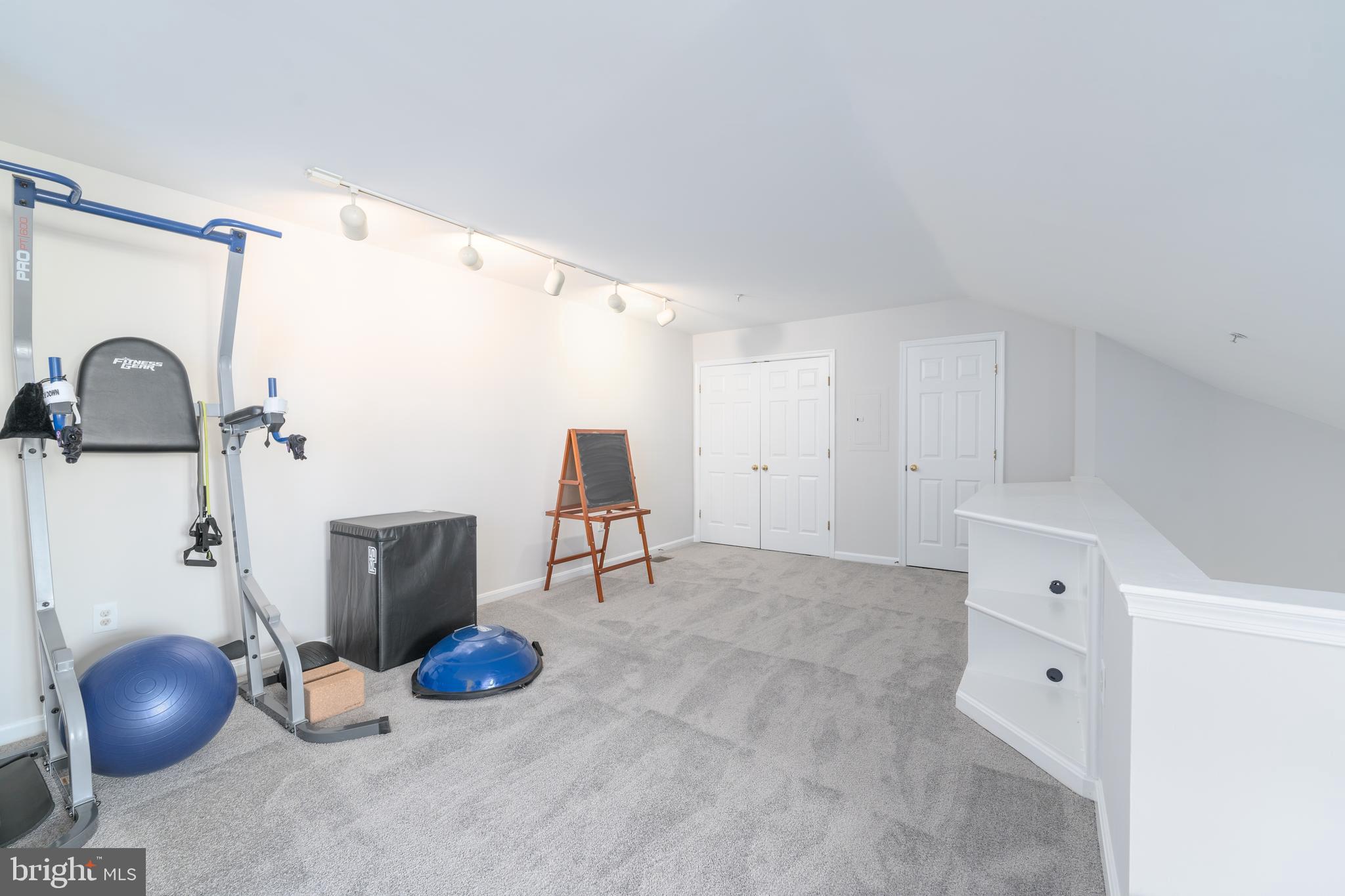 GATEWAY COMMERCE CENTER - Residential