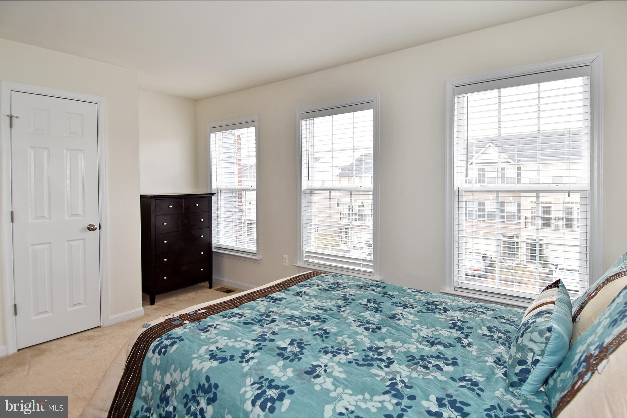 POWELLS RUN VILLAGE COND - Residential