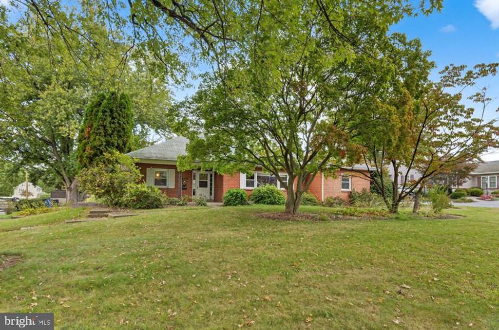 Photo of 15 Edgemont Road, COLUMBIA, PA 17512 (MLS # PALA2077282)