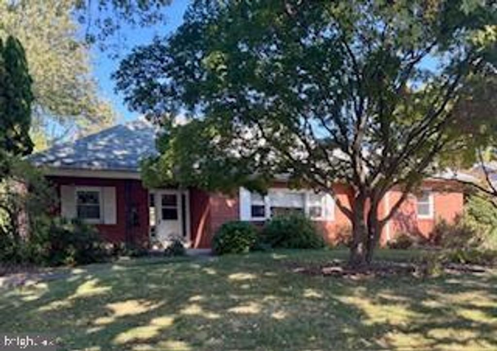 Photo of 15 Edgemont Road, COLUMBIA, PA 17512 (MLS # PALA2077282)