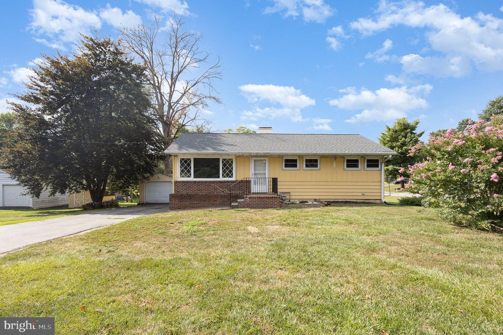 Photo of 1905 Blue Ridge Drive, Lancaster, PA 17603 (MLS # PALA2054386)