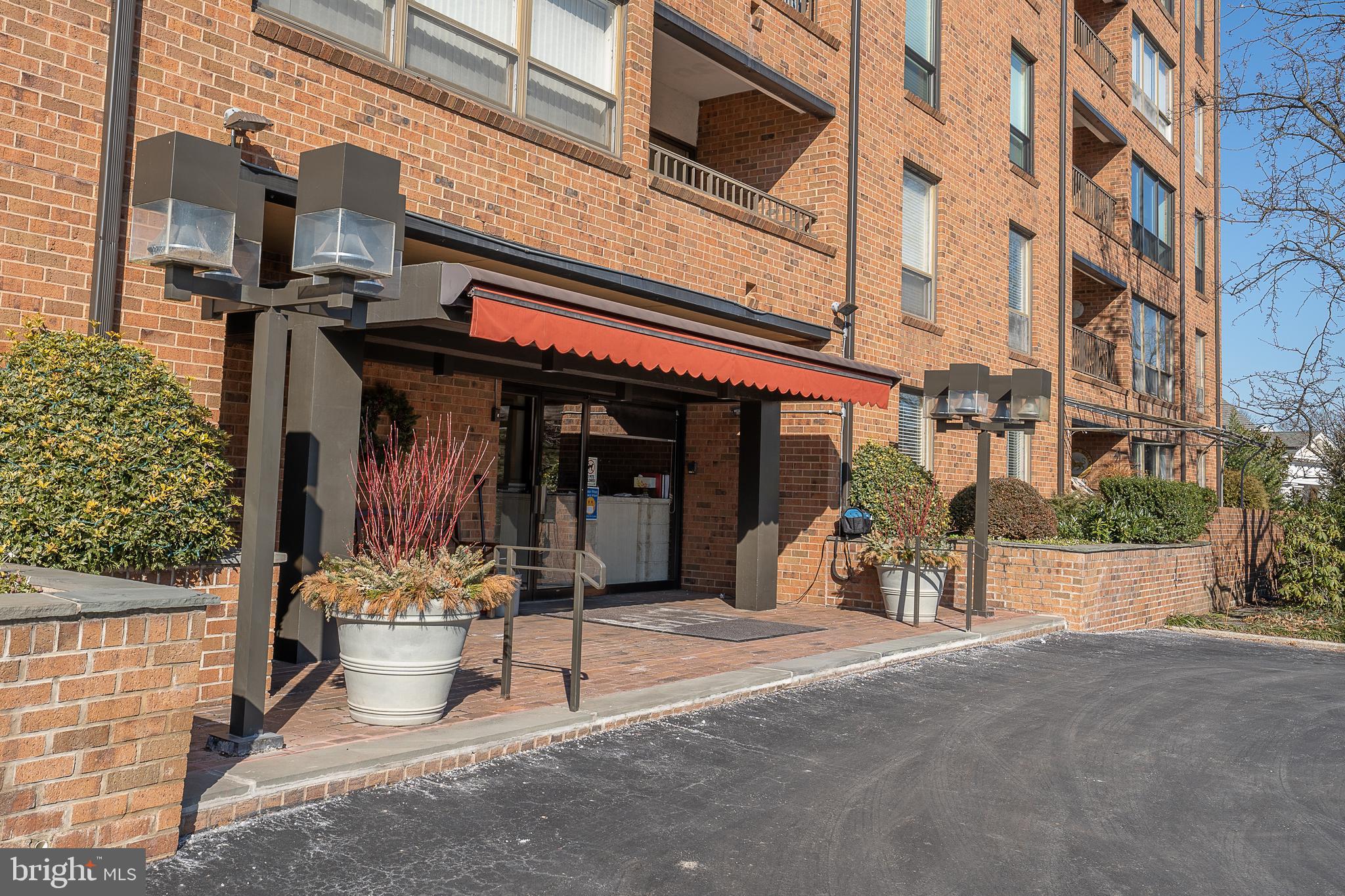 100 GRAYS LANE 302-304