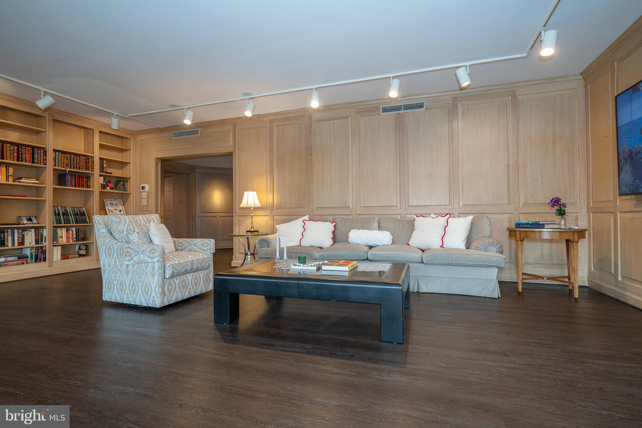 100 GRAYS LANE 302-304