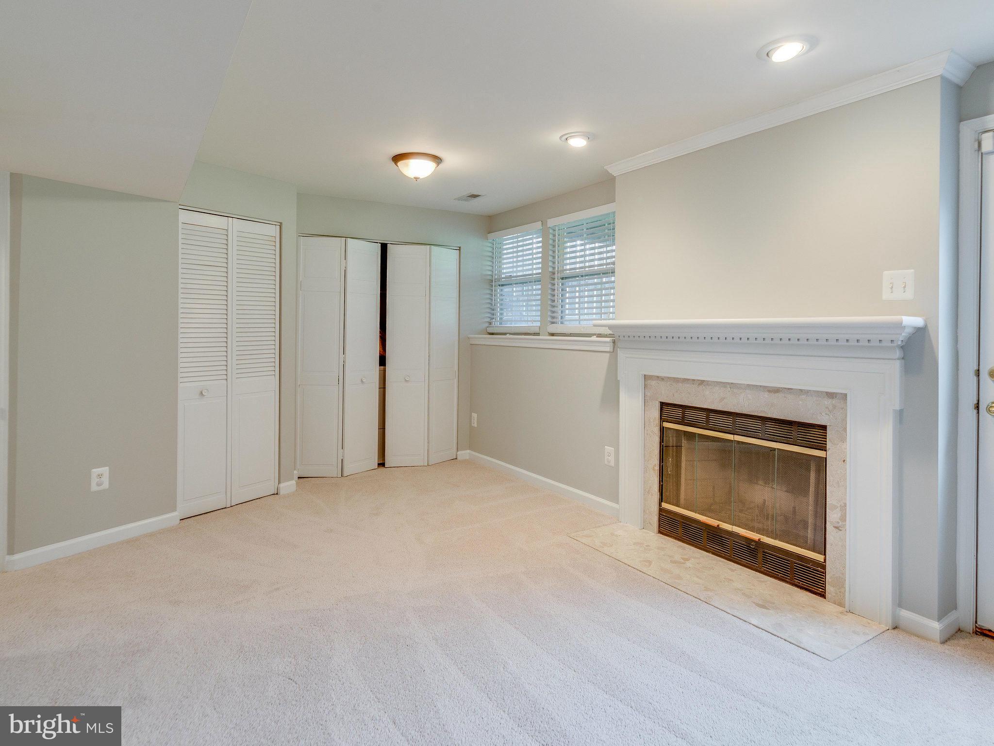 ASHBURN FARM - Residential