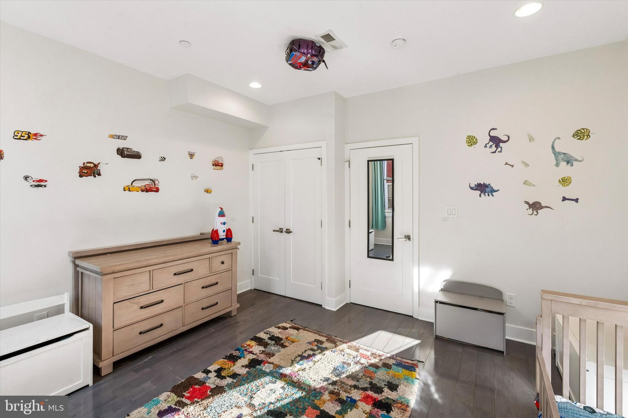 POINT BREEZE - Residential