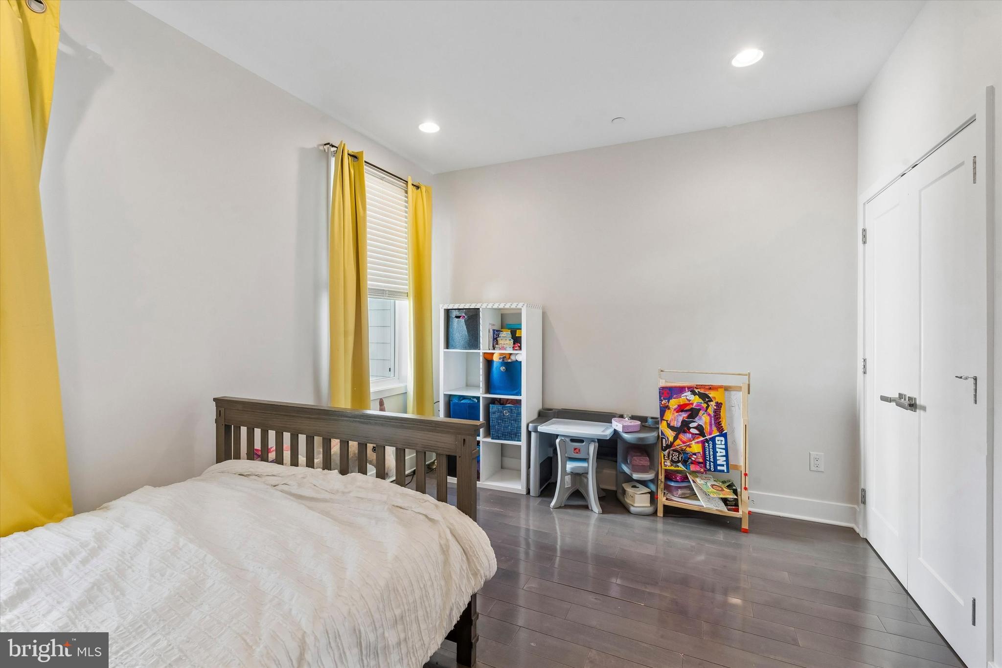 POINT BREEZE - Residential