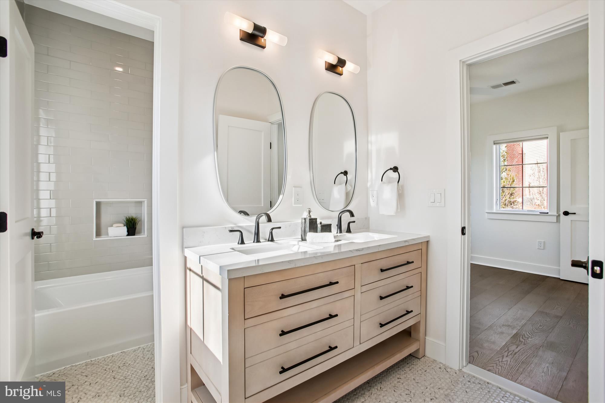 CLAREMONT - Residential