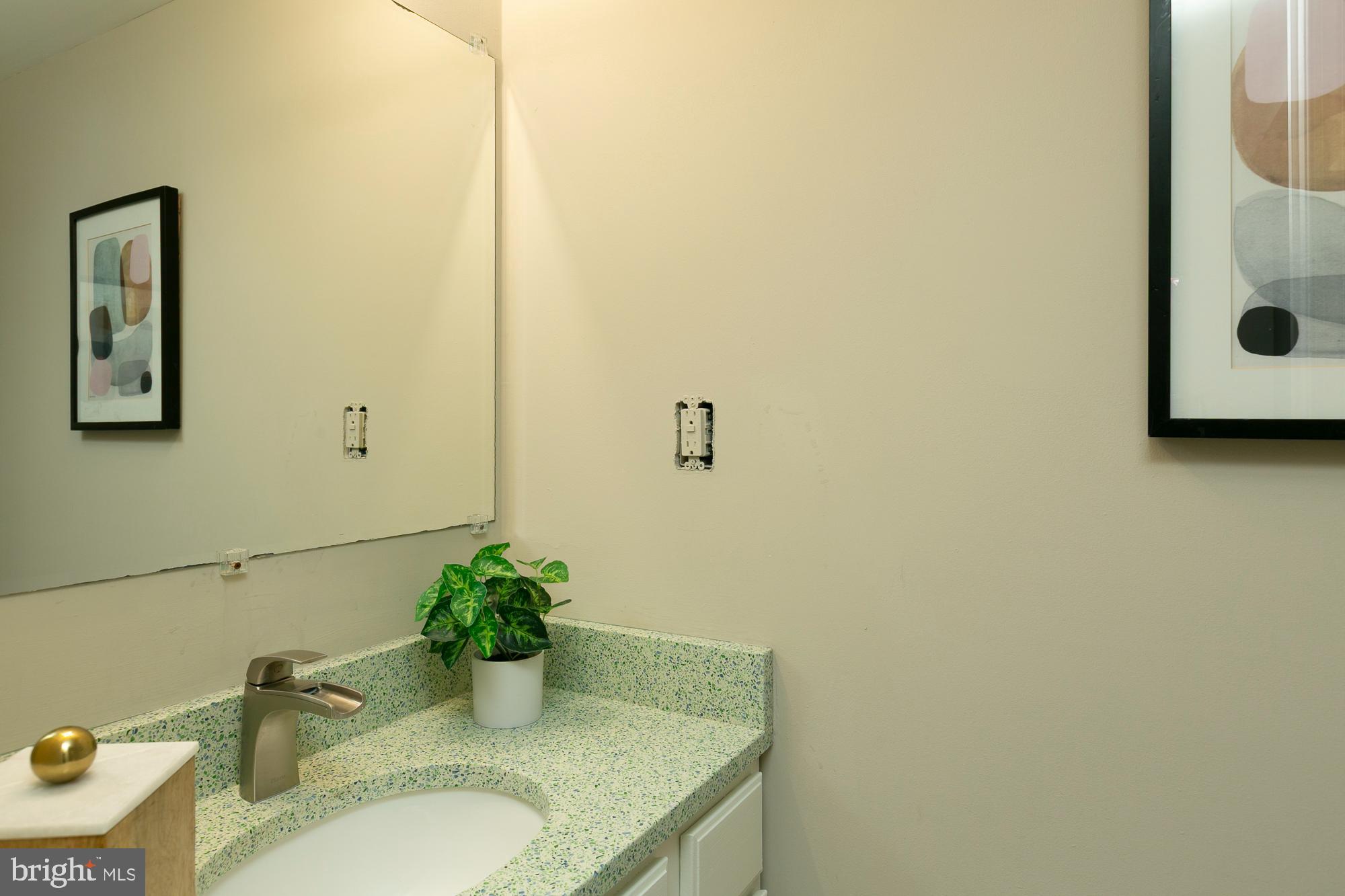 GEORGETOWN SQUARE - Residential