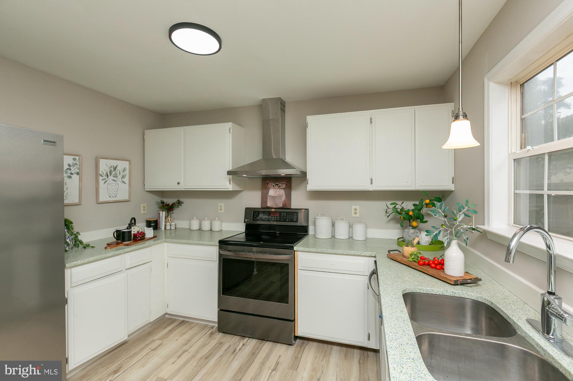 GEORGETOWN SQUARE - Residential